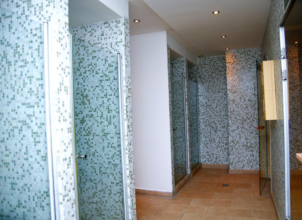 Club 218 Wellness Petra Apartman Siófok Eksteriør billede