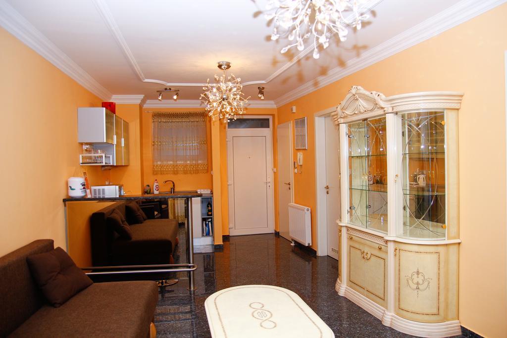 Club 218 Wellness Petra Apartman Siófok Eksteriør billede