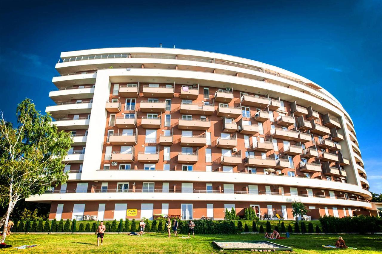 Club 218 Wellness Petra Apartman Siófok Eksteriør billede