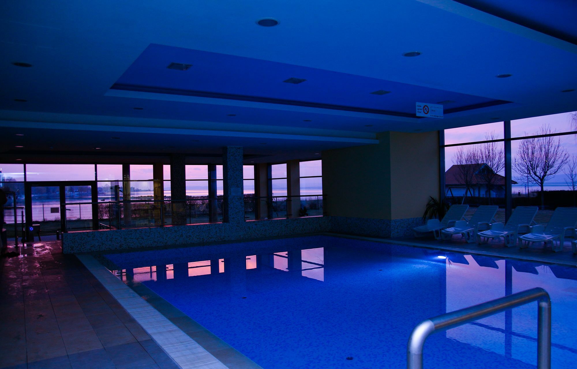 Club 218 Wellness Petra Apartman Siófok Eksteriør billede